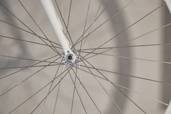 ガレージ内の自転車の詳細 — ストック写真