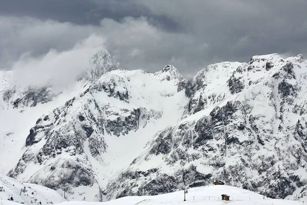 Montagne con nuvole — Foto Stock