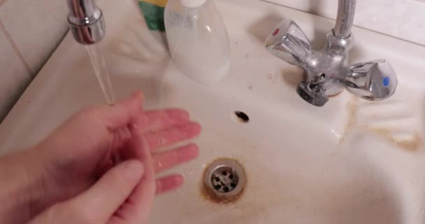 Washing hands in dirty bathroom sink — Stock Video