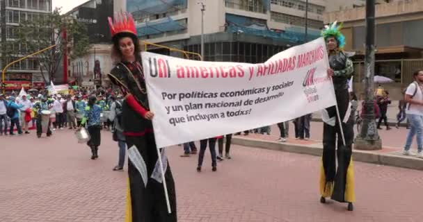 Politisk protest demonstration på gaderne i Bogota – Stock-video