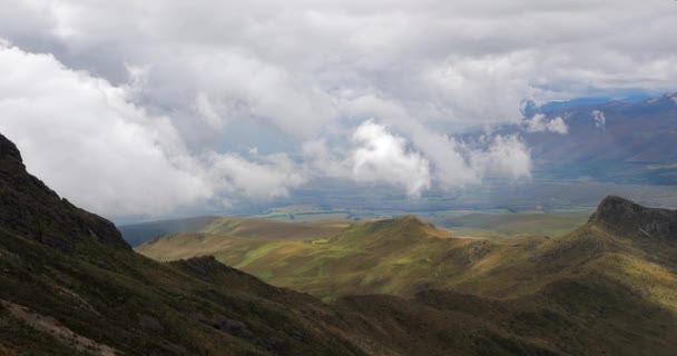 Cotopaxi Andenlandschaft bewegliche Wolken — Stockvideo