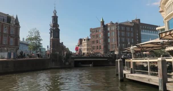 Amsterdam vista desde los canales en un barco — Vídeo de stock