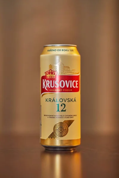 Latas de cerveja checa Krusovice — Fotografia de Stock