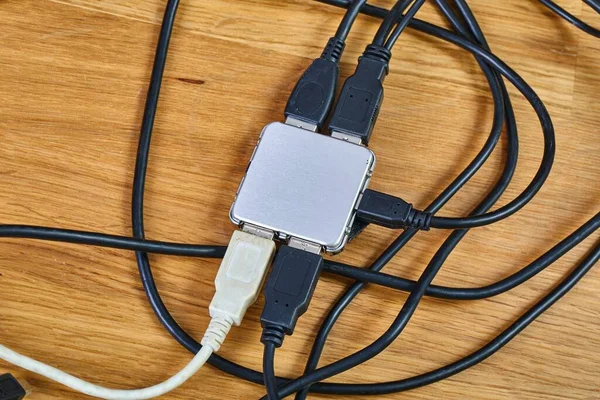 USB-концентраторы и кабели — стоковое фото
