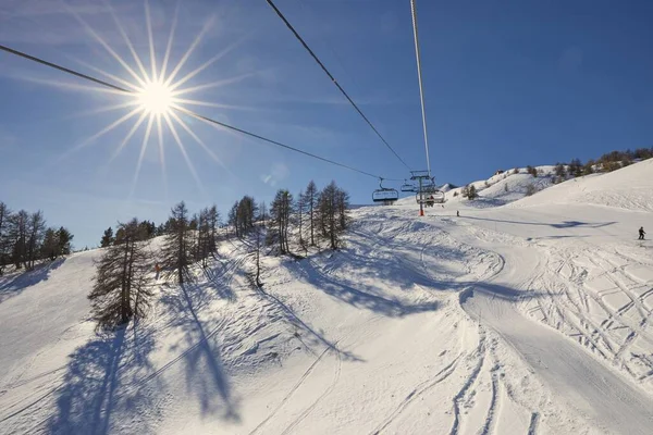 Ski lift at a ski resort — Stock Photo, Image