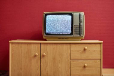 Televizyon çekmiyor.