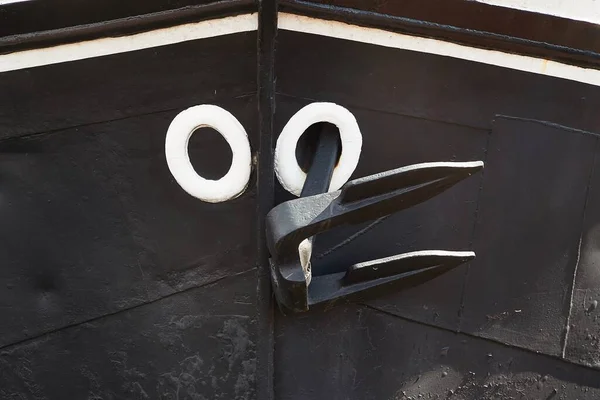 Anchor on a ship — Stock Photo, Image