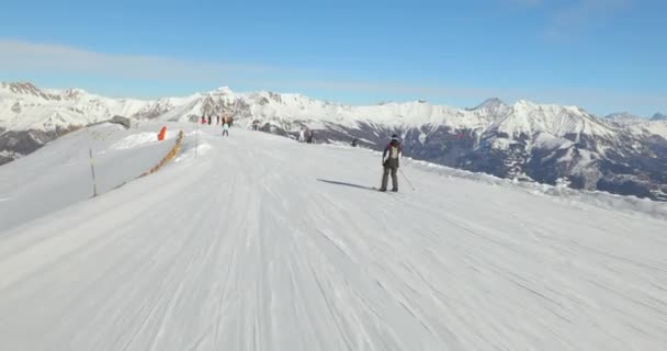 Skiing in the alps, top of the slopes — Stock Video