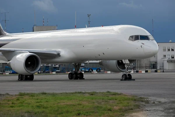 Avião de carga de carga fuselagem em branco — Fotografia de Stock