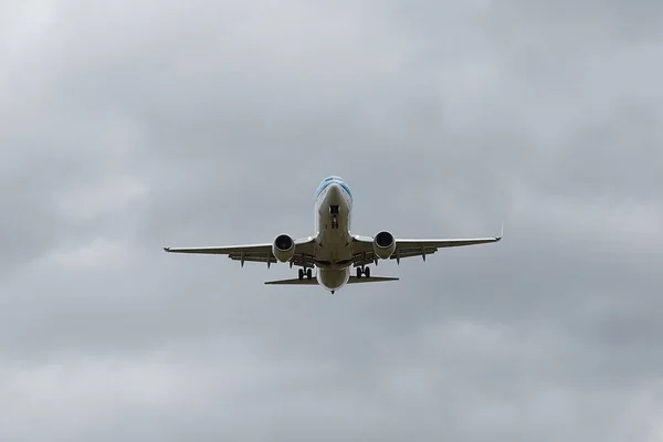 Atterraggio aereo commerciale — Foto Stock