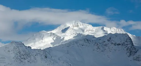 被雪覆盖的山脉 — 图库照片