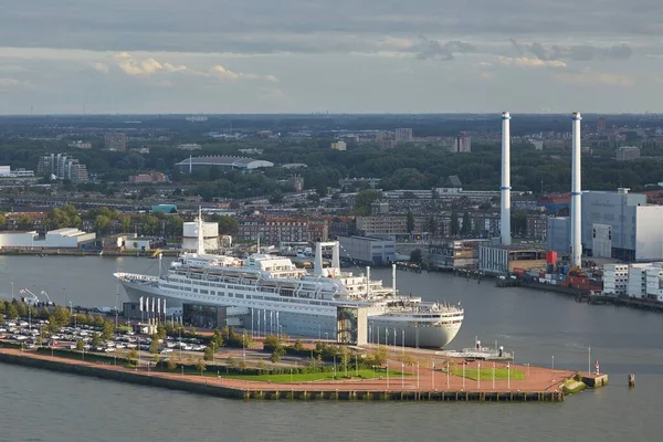 Rotterdamské nábřeží, SS Rotterdam za soumraku — Stock fotografie