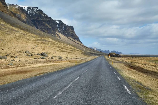 İzlanda yol manzarası — Stok fotoğraf