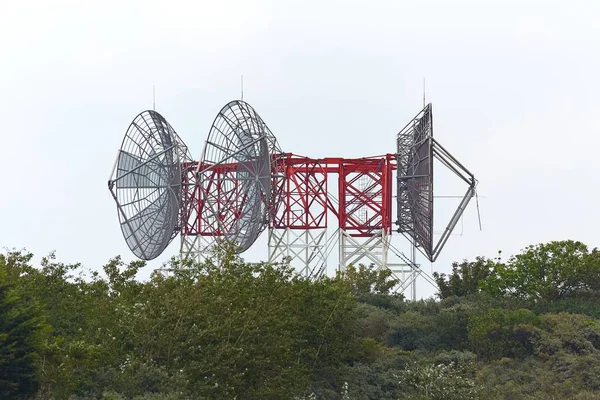 Radarantennen am Horizont — Stockfoto