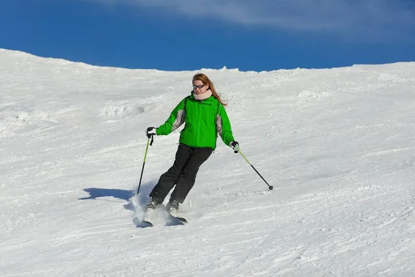 Skiing in the winter snowy slopes — Stock Photo, Image