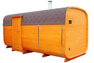 Beyaz arka plan üzerinde izole bir ahşap varil şeklinde hareket eden banyo.
