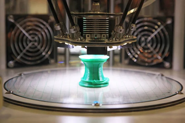 Trabajar Impresora Impresión Impresora Objeto Plástico Verde Película Alambre Plástico — Foto de Stock