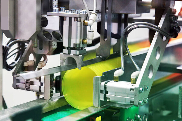 Machine packaging industry. Plastic Cup packaging machine.