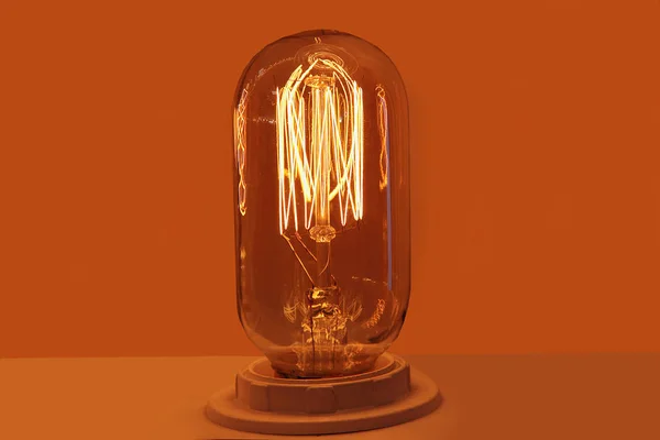 Лампочка накаливания — стоковое фото