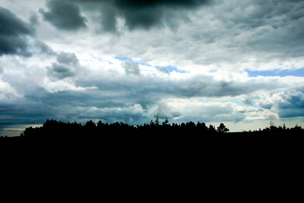 Sommige stormachtige wolken — Stockfoto