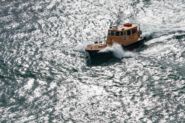 Bateau Pilote Dans Océan Atlantique Photos De Stock Libres De Droits