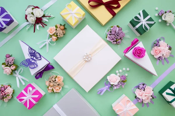 Bruiloft Set Papier Dozen Bloemen Geschenken Decoraties Bovenaanzicht Plat Lag — Stockfoto