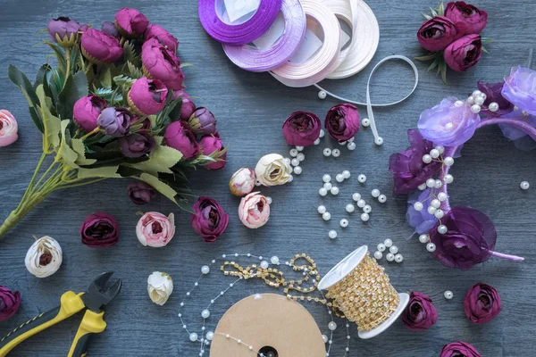 Herstellung Eines Künstlichen Blumen Und Kranzes Für Die Hochzeitsdekoration Werkzeuge — Stockfoto
