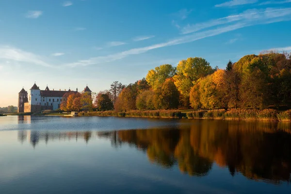 Stary Park Jesień Staw Mir Township Obwód Grodzieński Białoruś — Zdjęcie stockowe