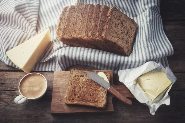 Toast Sneetjes Brood Boter Kaas Koffie Cup Voor Het Ontbijt — Stockfoto