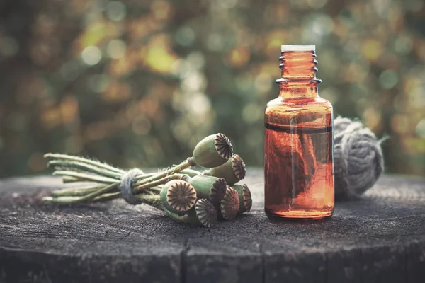 Vallmo Vallmo Blomma Huvuden Och Flaska Infusion Växtbaserade Eller Homeopatiska — Stockfoto