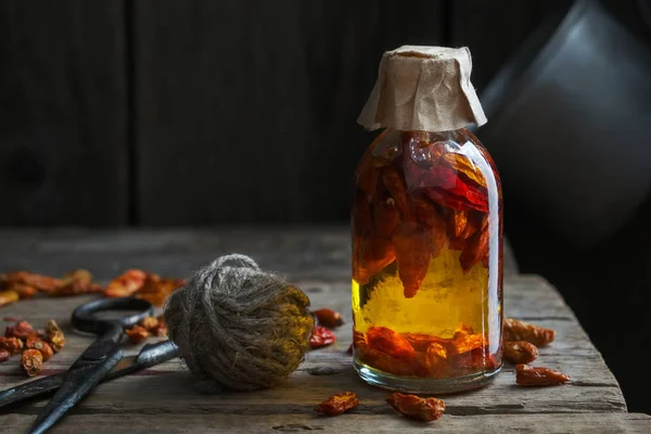 Láhev Červený Pepř Chili Infuze Nebo Olej — Stock fotografie