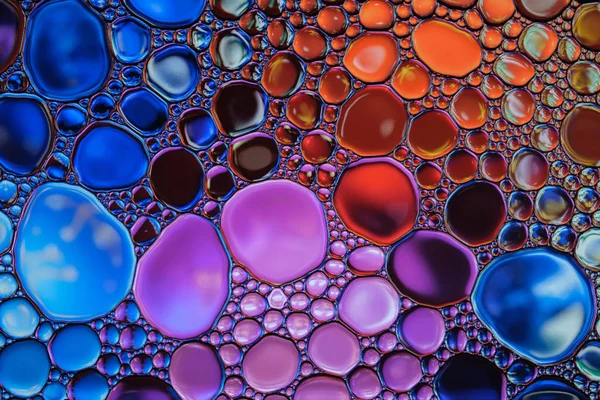 Hermosas gotas de agua abstracta fondo colorido . — Foto de Stock