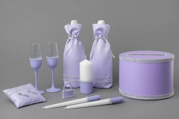 Set Sposa Bottiglie Champagne Bicchieri Candele Scatola Soldi Desideri Serratura — Foto Stock