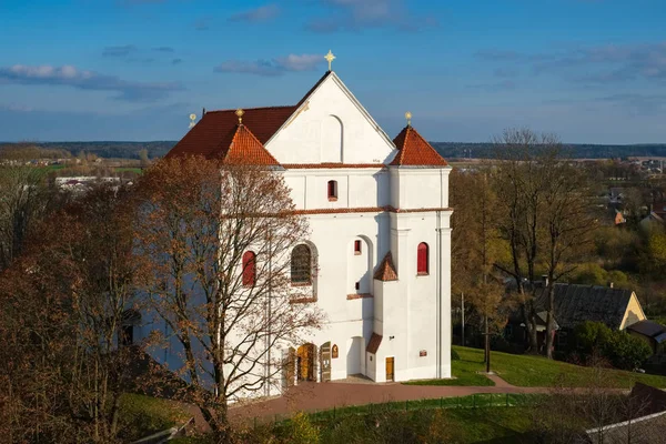 Die farnese Kirche der Verklärung des Herrschers in nowogrudok, Gebiet Grodno. Weißrussland. — Stockfoto