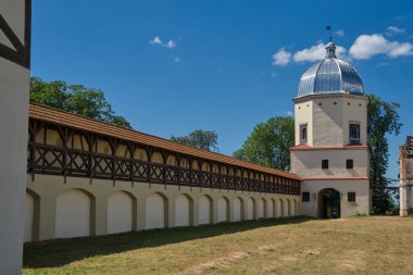 Liubcha, Grodno bölgesi, Belarus 'taki antik kalenin kulesi ve duvarı