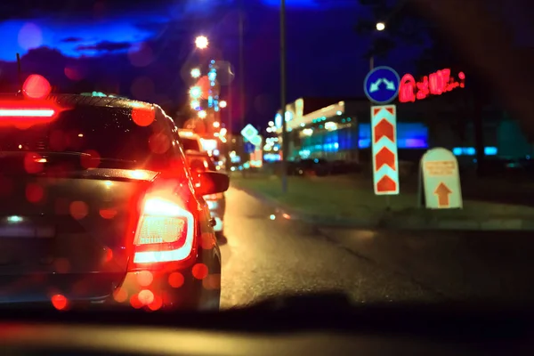 Θέα Από Αυτοκίνητο Στην Κυκλοφοριακή Συμφόρηση Στον Αυτοκινητόδρομο Νύχτα Κοντινό — Φωτογραφία Αρχείου