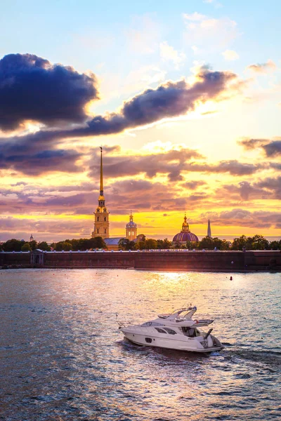俄罗斯圣彼得堡涅瓦河的广阔景色 — 图库照片