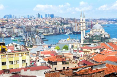 Yeni ve eski İstanbul şehrinin geniş panoramik manzarası, Türkiye