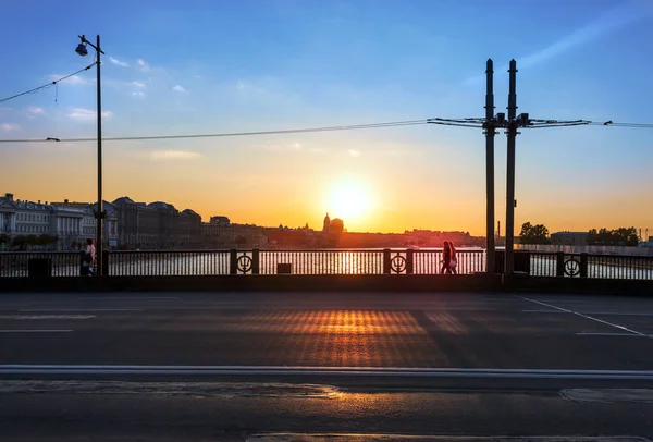 O nascer do sol em São Petersburgo, Rússia — Fotografia de Stock