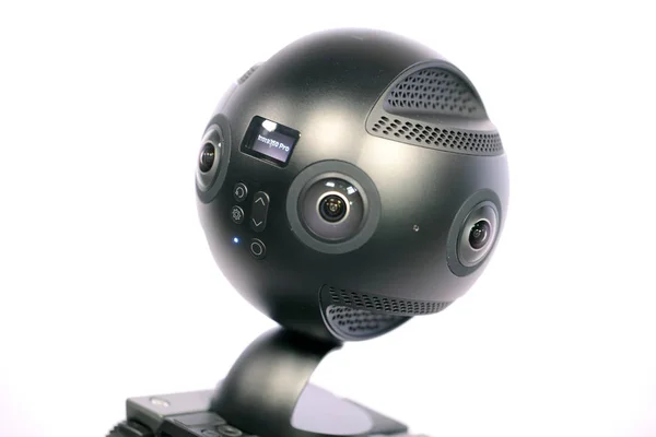 Moskova, Rusya. 10 Eylül 2018. Sanal gerçeklik kamera. 360 kamera Vr insta360 çalışmalarında. 