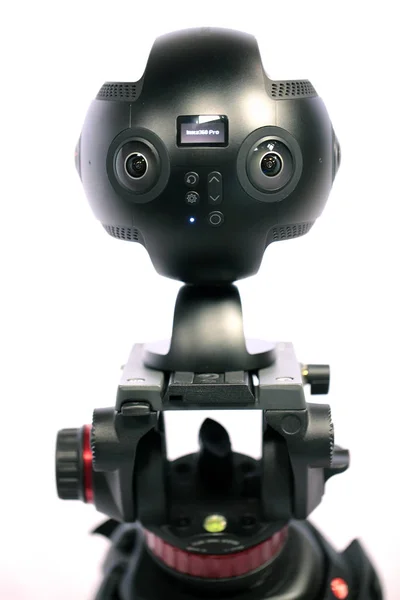 Moskova, Rusya. 10 Eylül 2018. Sanal gerçeklik kamera. 360 kamera Vr insta360 çalışmalarında. 