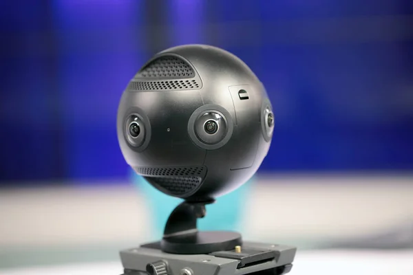 Moskova, Rusya. 10 Eylül 2018. Sanal gerçeklik kamera. 360 kamera Vr insta360 çalışmalarında. 