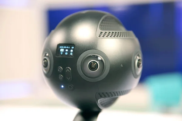 Moskova, Rusya. 10 Eylül 2018. Sanal gerçeklik kamera. 360 kamera Vr insta360 çalışmalarında. 