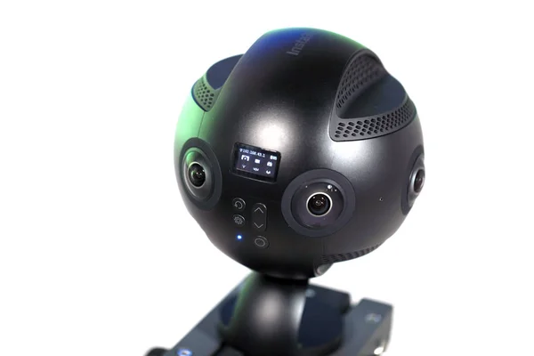 Moskova, Rusya. 10 Eylül 2018. Sanal gerçeklik kamera. 360 kamera Vr insta360 çalışmalarında. 