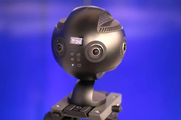 Moskova, Rusya. 10 Eylül 2018. Sanal gerçeklik kamera. 360 kamera Vr insta360 çalışmalarında. 