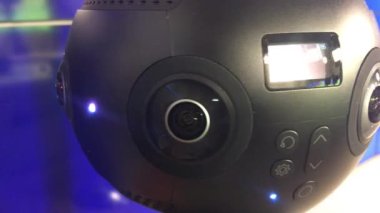 Moskova, Rusya. 10 Eylül 2018. Sanal gerçeklik kamera. 360 kamera Vr insta360 çalışmalarında. 
