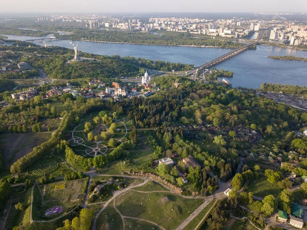 Vista Aérea Arquitetura Cidade Kiev Rio Dnipro Ucrânia — Fotografia de Stock