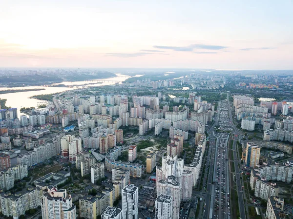 Luchtfoto Kiev Wijk Poznyaki Met Moderne Wegen Gebouwen Dnipro Riverukraine — Stockfoto
