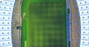 yeşil futbol sahası ve boş koltuklar, video 