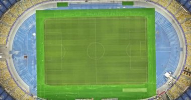 yeşil futbol sahası ve boş koltuklar, video 